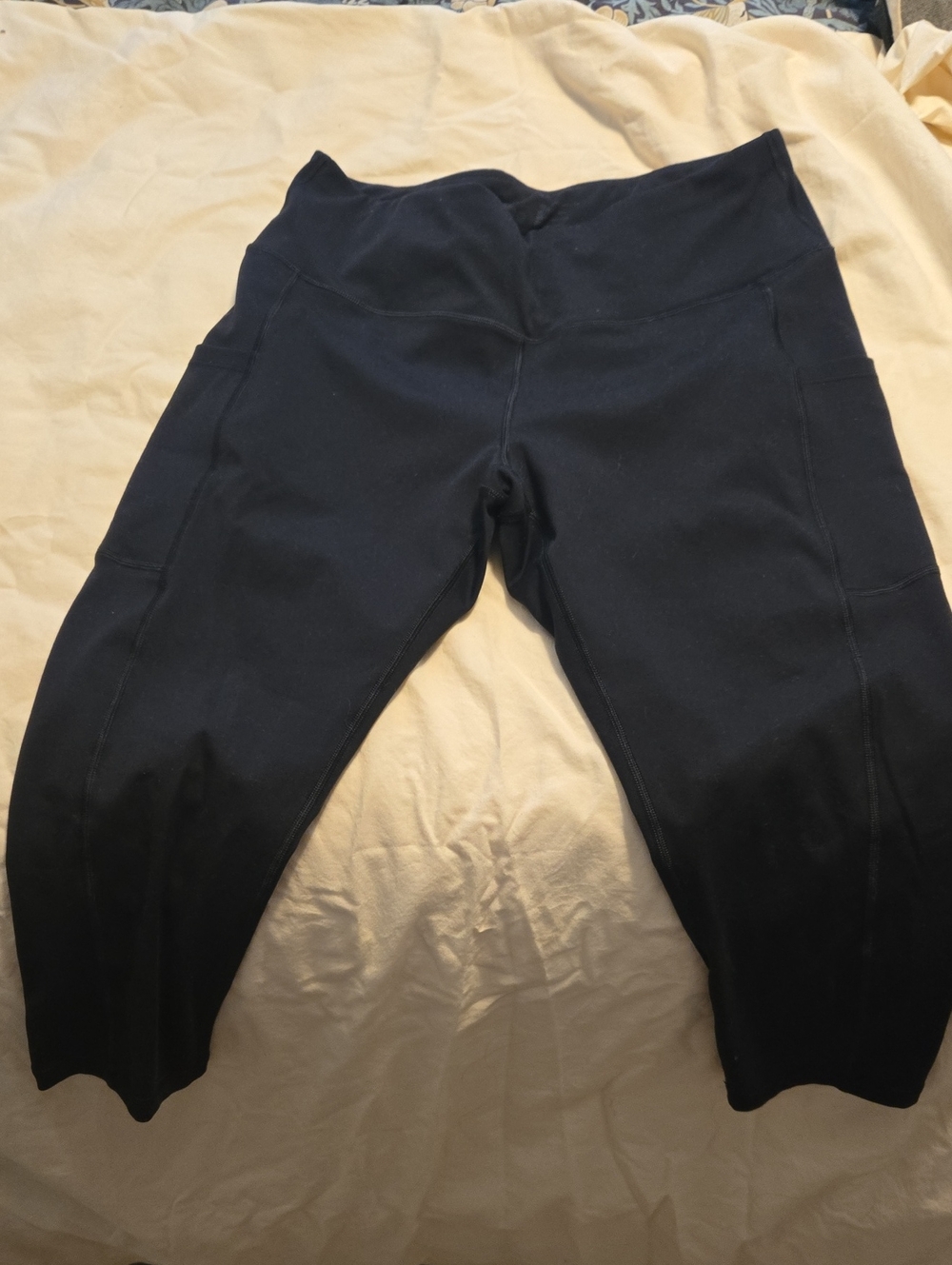 Iuga XL Black Capri Leggings